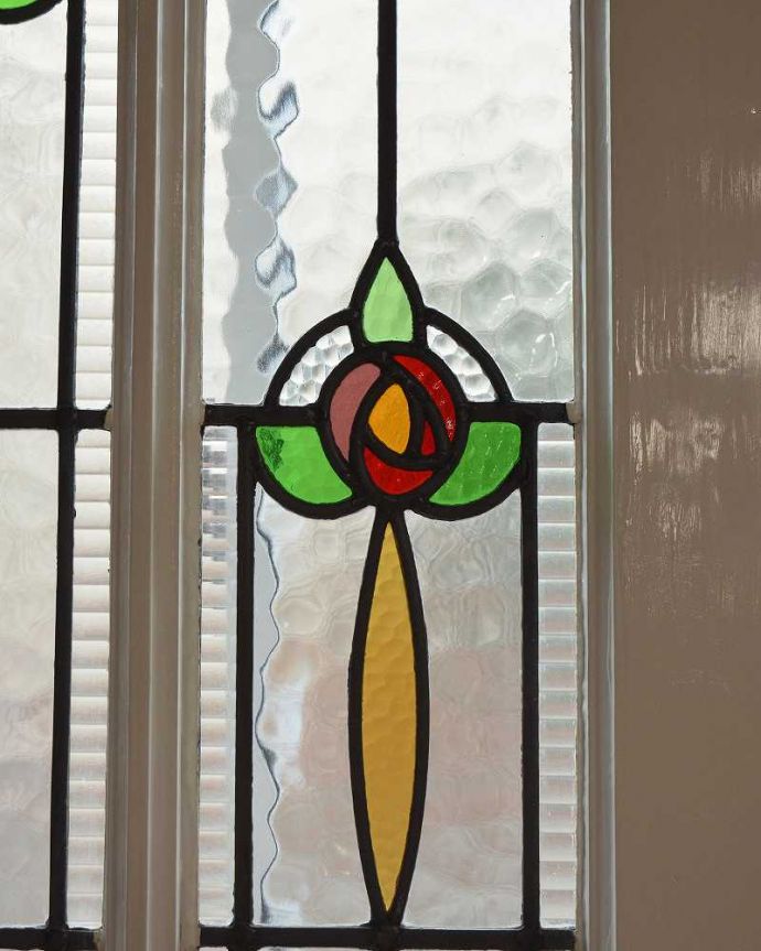 ドア・ゲート　アンティーク家具　バラ柄のステンドグラスが可愛い英国アンティークのドア。アンティークらしいガラス美しいガラスはアンティークらしい凹凸。(k-1862-f)