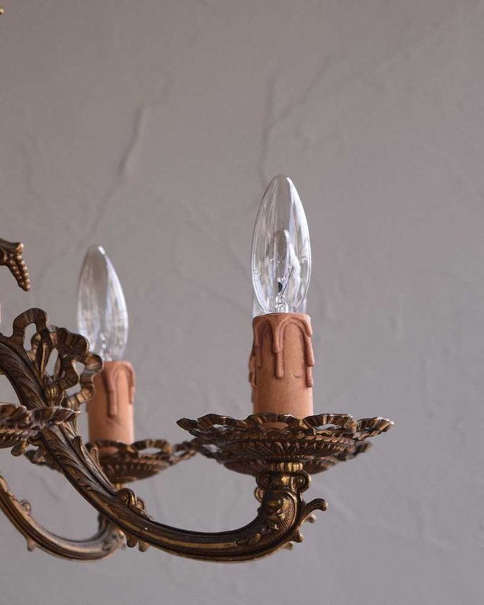 シャンデリア　照明・ライティング　フランスで出会った、美しいアンティーク真鍮シャンデリア(8灯)（Ｅ17シャンデリア球付）。オーバーホール済みなので安心してお使い頂けます。(k-1865-z)