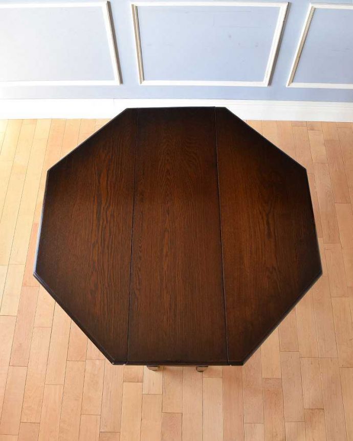 アンティークのテーブル　アンティーク家具　八角形の天板のアンティーク英国家具、伸張式のゲートレッグテーブル。天板の修復には自信があります。(k-1866-f)