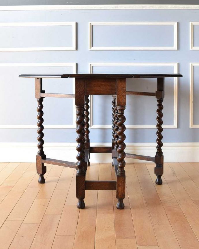 アンティークのテーブル　アンティーク家具　八角形の天板のアンティーク英国家具、伸張式のゲートレッグテーブル。両方開けば大きなサイズゲートレッグテーブルはゲートが開くように作られた脚のデザインも印象的。(k-1866-f)