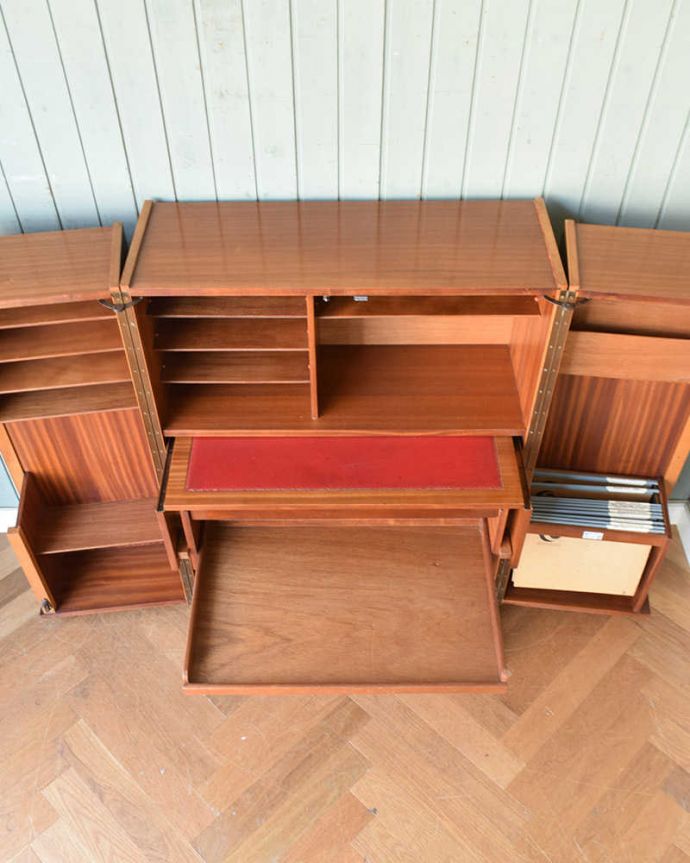 アンティークのデスク・書斎机　アンティーク家具　多機能なイギリスのヴィンテージ家具、ホームオフィス社のデスクキャビネット。ちょっと書類を置いたりと、あると便利なトレーです。(k-1867-f)