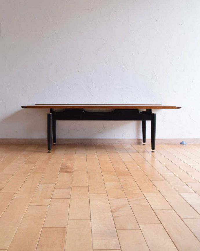 G-PLAN(Gプラン)　アンティーク家具　トラー＆ブラックシリーズのヴィンテージ家具、北欧スタイルのセンターテーブル(G-PLAN) 。サイドはこんなにスッキリ！横から見るとこんな感じ。(k-1871-f)