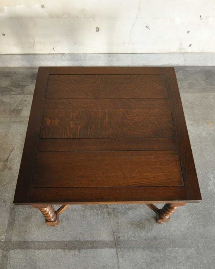 アンティークのテーブル　アンティーク家具　アンティークのおしゃれな英国輸入家具、脚がキレイなドローリーフテーブル。上から見るとこんな形リーフを開く前はこんな形です。(k-1872-f)