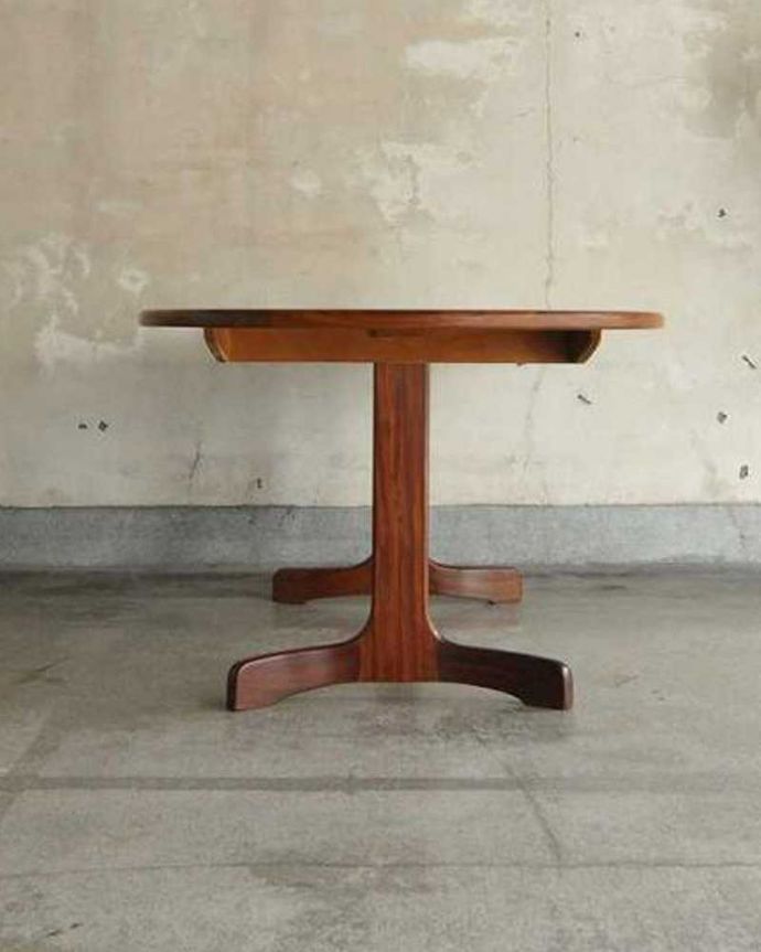 G-PLAN(Gプラン)　アンティーク家具　シンプルデザインの伸張式ダイニングテーブル、G-PLANのヴィンテージ家具。横から見た姿は…シンプルなデザインなので、どんなお部屋にも似合っちゃうんです。(k-1876-f)