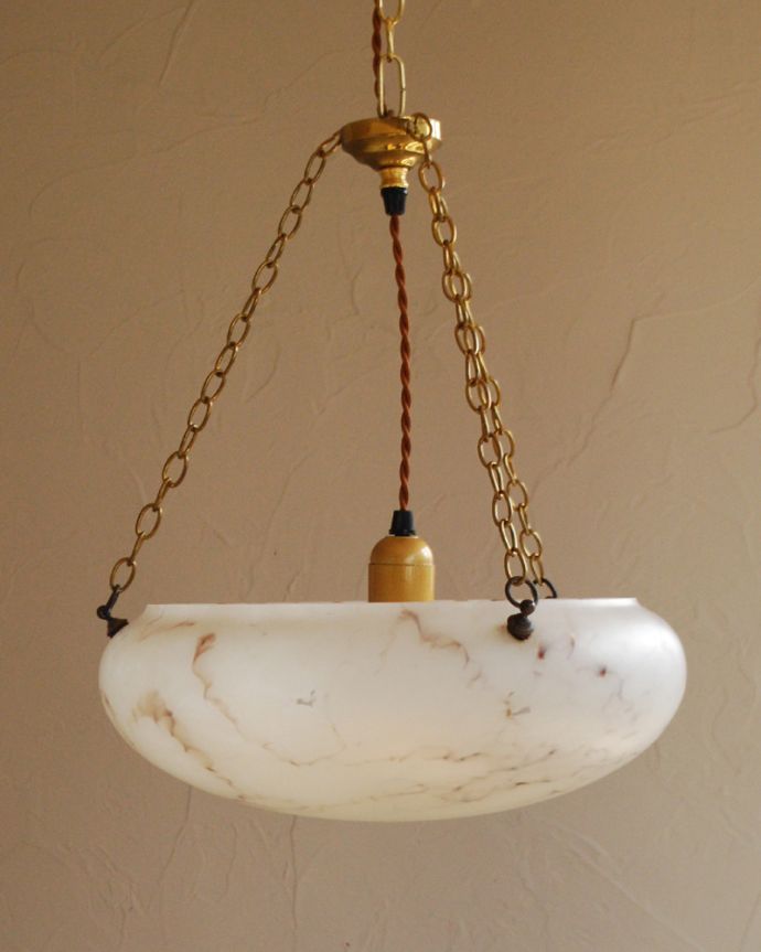 シャンデリア　照明・ライティング　マーブルガラスがキレイなフランス輸入のアンティークハンギングボウル（Ｅ26球付）。アンティークガラスシェードに3ヵ所、吊すための金具を取り付けてあります。(k-1881-z)