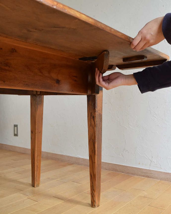 アンティークのテーブル　アンティーク家具　どんなスタイルのお部屋にも合わせすいアンティーク家具、サイズを変えられるバラフライテーブル(ドロップリーフテーブル)。あっという間にサイズが変えれます。(k-1886-f)