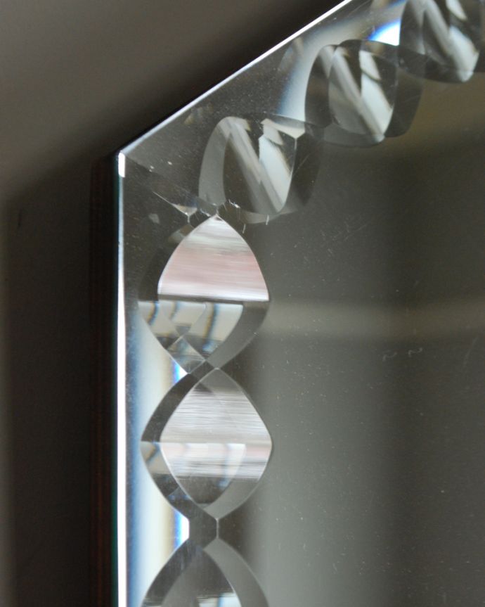 アンティーク ミラー（鏡）　アンティーク雑貨　英国アンティークの壁掛け鏡、きらきら輝くレクタングルのカッティングミラー。現代のミラーの倍くらいの厚みがあるんです。(k-1894-z)