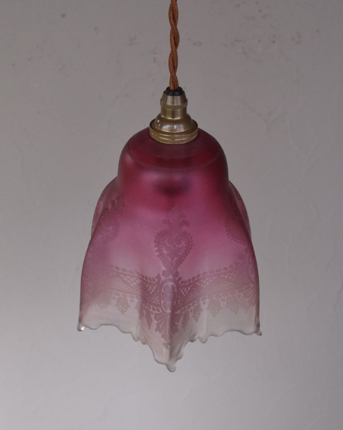 ペンダントライト　照明・ライティング　おしゃれなアンティークガラスシェードの照明器具（コード・シャンデリア電球・ギャラリーなし）。上から見るとこんな感じです。(k-1895-z)