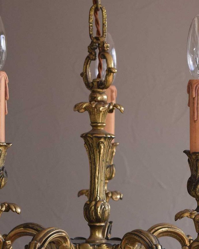 シャンデリア　照明・ライティング　英国で出会った、アンティークの真鍮製シャンデリア・５灯タイプ（E17シャンデリア球付） 。。(k-1904-z)