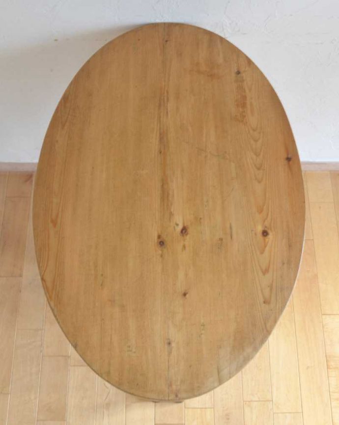 アンティークのテーブル　アンティーク家具　クロスした脚がオシャレ！オールドパインのテーブル。天板はキレイに修復しました。(k-1911k-f)