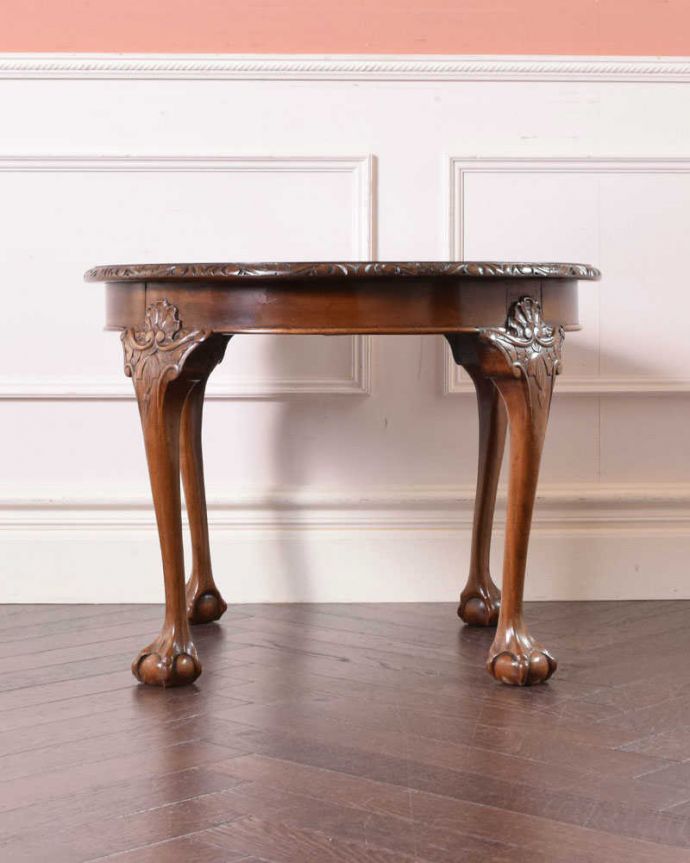 アンティークのテーブル　アンティーク家具　イギリスのアンティーク家具、脚の装飾の美しいコーヒーテーブル (マホガニー材)。横から見た姿もステキ横から見るとこんな感じ。(k-1926-f)
