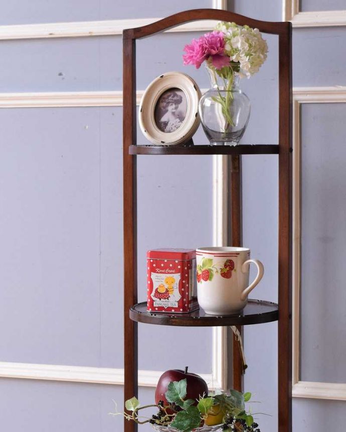 プランツスタンド・ケーキスタンド　アンティーク家具　優雅な英国のお茶の時間が過ごせるアンティーク　ケーキスタンド。自分流の使い方で自由に楽しめますもともとお皿を乗せて運んで使っていた小さなアンティーク家具。(k-1939-f)