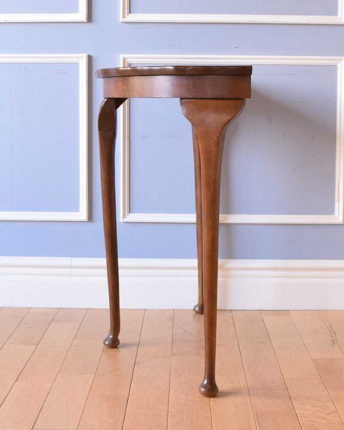 アンティークのテーブル　アンティーク家具　英国輸入のアンティーク家具、ウォルナット材のコンソールテーブル。グルっと180度。(k-1940-f)