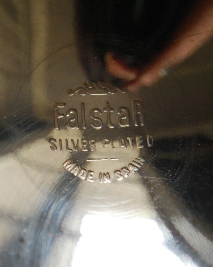 アンティーク 真鍮の雑貨　アンティーク雑貨　英国アンティークの銀食器、アンティークシルバーのワインカップ(ゴブレット)。底に調印が残っていました。(k-1942-z)