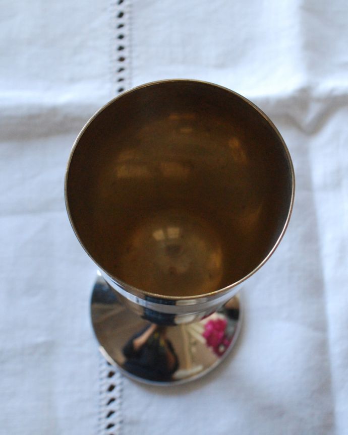 アンティーク 真鍮の雑貨　アンティーク雑貨　英国アンティークの銀食器、アンティークシルバーのワインカップ(ゴブレット) 。上から見るとこんな感じ。(k-1952-z)