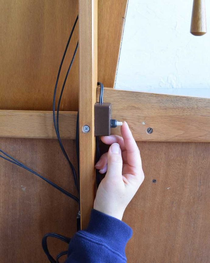 G-PLAN(Gプラン)　アンティーク家具　北欧スタイルのヴィンテージ家具、引き出しがたっぷり付いたドレッサー （ドレッシングチェスト） 。片手でカンタン！片手で簡単に切り替えられるスイッチがついています。(k-1955-f)