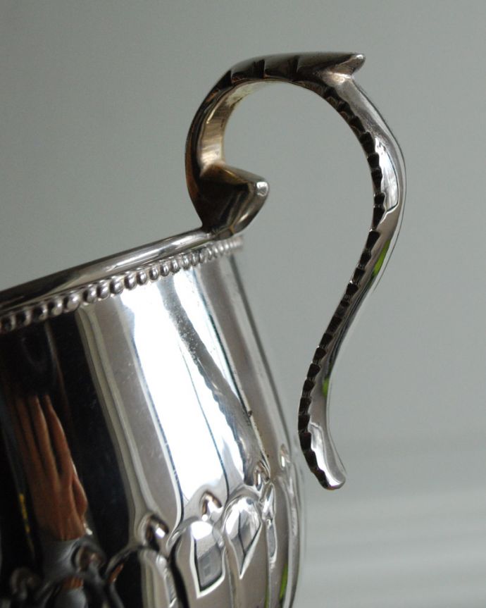 アンティーク シルバー製　アンティーク雑貨　英国輸入の銀食器、アンティークシルバーのパンチボウル＆パンチレードル＆カップ８個セット。カップの持ち手にも装飾が施されています。(k-1959-z)