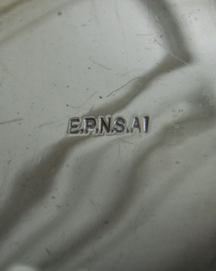 アンティーク シルバー製　アンティーク雑貨　英国輸入の銀食器、アンティークシルバーのソースボート。調印が残っています。(k-1974-z)