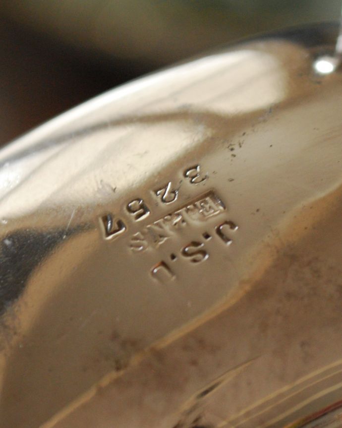 アンティーク シルバー製　アンティーク雑貨　英国輸入の銀食器、アンティークシルバーのミルクポット。調印が残っていました。(k-1975-z)