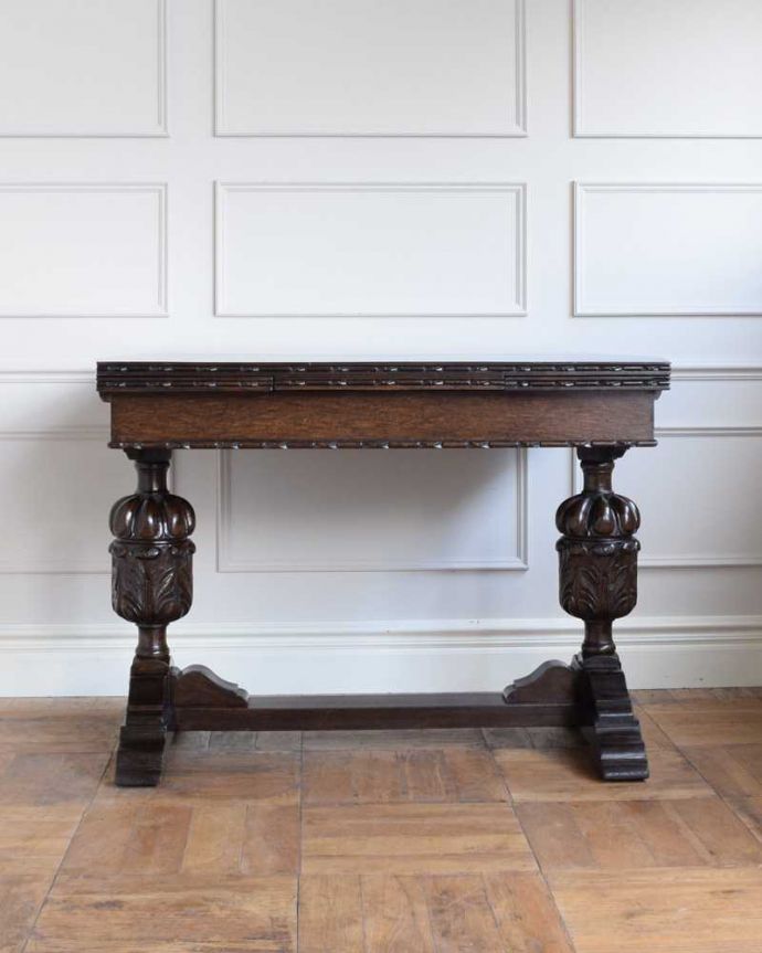 アンティークのテーブル　アンティーク家具　アンティーク英国家具、重厚な脚の装飾が美しいドローリーフテーブル（伸張式テーブル） 。横から見るとこんな感じ真横から見てみるとこんな感じ。(k-1982-f)