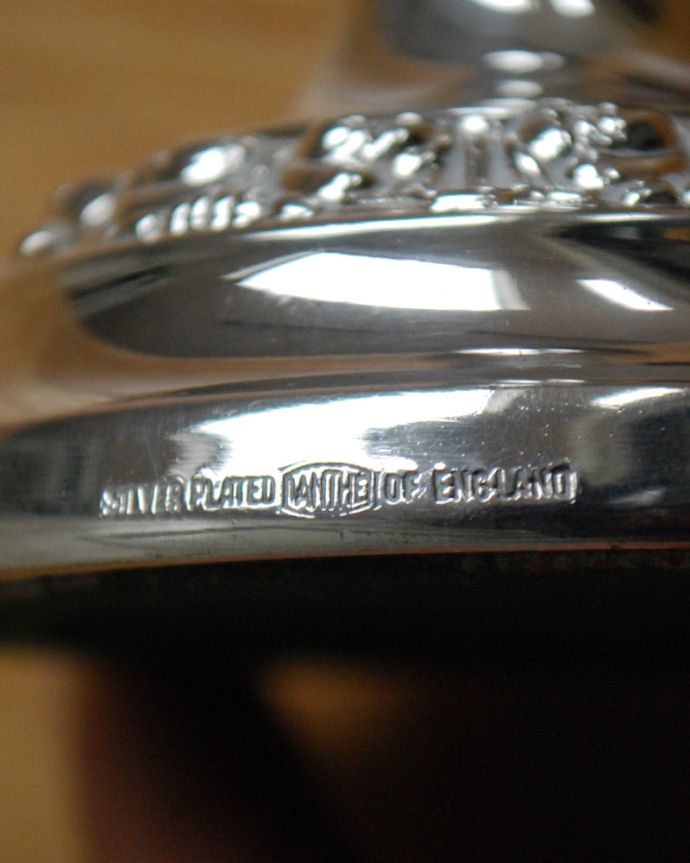 アンティーク シルバー製　アンティーク雑貨　英国輸入の銀アイテム、アンティークシルバーの1輪挿し（花器）。調印が残っていました。(k-1983-z)