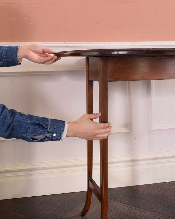 アンティークのテーブル　アンティーク家具　便利なアンティーク家具、３WAYで楽しめる小さなバタフライテーブル（伸張式テーブル）。あっという間にサイズが変えれます。(k-2000-f)