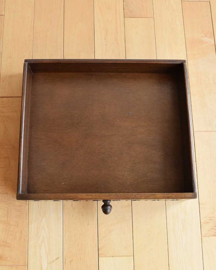アンティークのテーブル　アンティーク家具　引き出しが付いた英国のアンティーク家具、コンソールテーブル（オーク材）。引き出しの中もキレイですちょっとした引き出しはとっても便利に使えます。(k-2013-f)