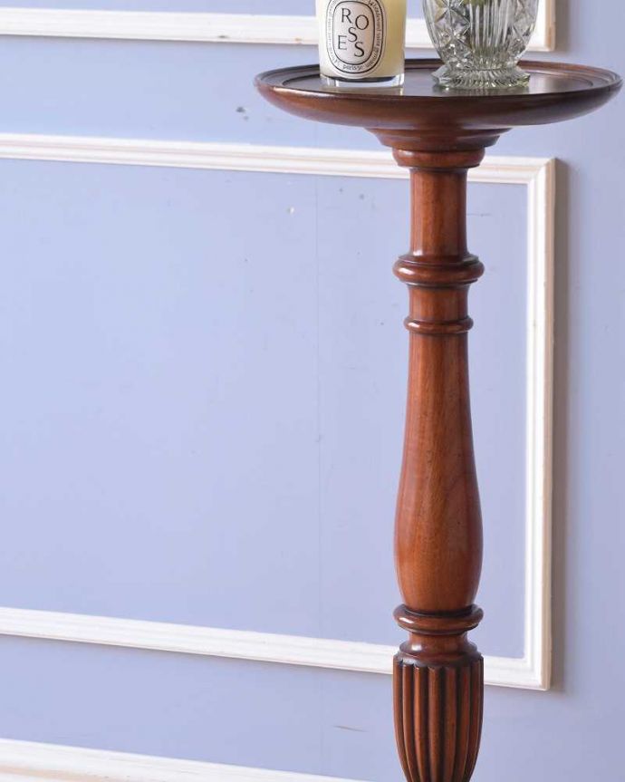プランツスタンド・ケーキスタンド　アンティーク家具　マホガニー材を使った高級感のある英国輸入のアンティークプランツスタンド。小さくてもアンティークの気品タップリ。(k-2045-f)