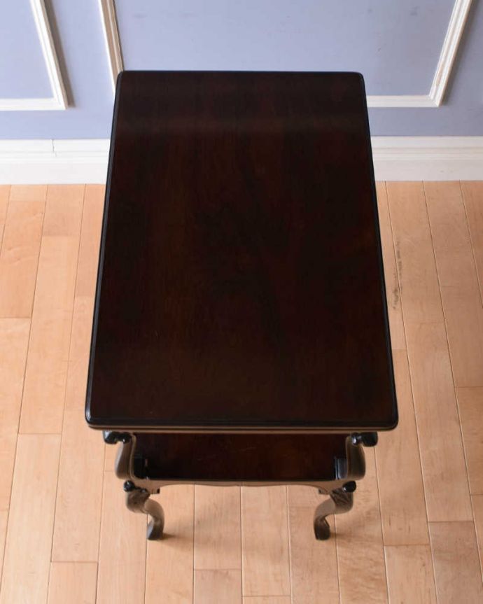 アンティークのテーブル　アンティーク家具　高級感たっぷりのアンティーク英国家具、ローズウッド材のカードテーブル（オケージョナルテーブル）。天板の形を見てみると･･･テーブルの形を上から見ると、こんな感じです。(k-2051-f)