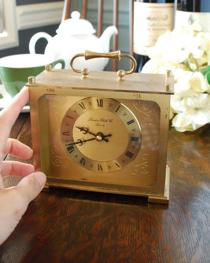 アンティーク その他の雑貨　アンティーク雑貨　1950年代イギリス輸入のアンティーク置き時計（quartz クォーツ）。家事室やデスクの上、自分のコーナーに使ってみたい置時計です。(k-2054-z)