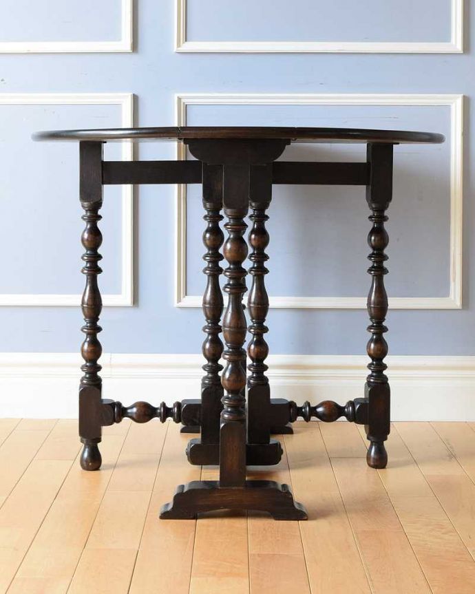 アンティークのテーブル　アンティーク家具　和室でも使えるアンティーク家具、ボビンターニングレッグのゲートレッグテーブル。両方開けば大きなサイズゲートレッグテーブルはゲートが開くように作られた脚のデザインも印象的。(k-2070-f)