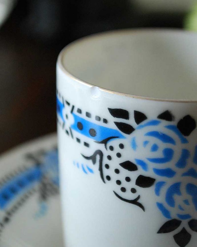 アンティーク 陶磁器の雑貨　アンティーク雑貨　フランスで出会ったブルーローズのリモージュ、アンティークカップ＆ソーサー 。美しいブルーローズの陶磁器フランスからやってきたブルーローズが美しいカップ＆ソーサー。(k-2093-z)