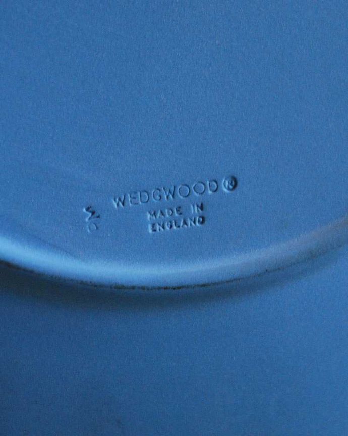 アンティーク 陶磁器の雑貨　アンティーク雑貨　イギリス輸入のアンティークジャスパーウエアー、レリーフが美しいキューピッドプレート。バックスタンプです。(k-2101-z)