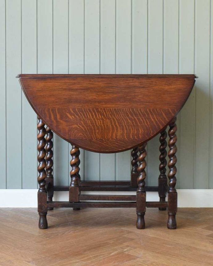 アンティークのテーブル　アンティーク家具　英国伝統のアンティーク家具、オーバル型の伸張式のゲートレッグテーブル 。クルッと回転。(k-2113-f)
