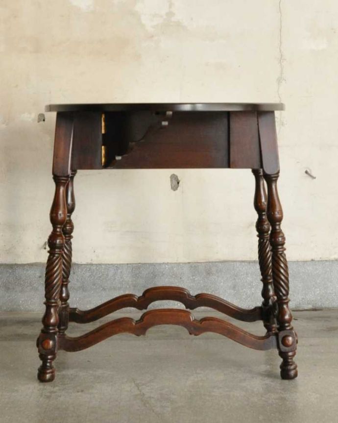 アンティークのテーブル　アンティーク家具　優雅な脚のアンティークバタフライテーブル（伸張式）。クルッと回転。(k-2118-f)