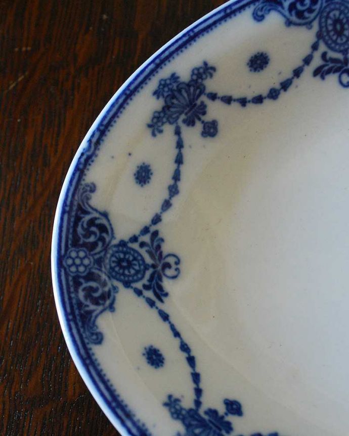 アンティーク 陶磁器の雑貨　アンティーク雑貨　ブルーが美しい、イギリスアンティークのプレート 。ホームパーティーでは、華やかにダイニングを彩ります。(k-2123-z)