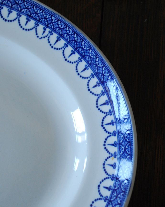 アンティーク 陶磁器の雑貨　アンティーク雑貨　食卓を優雅に彩る、ブルーが美しいアンティークオーバルプレート。ホームパーティーでは、華やかにダイニングを彩ります。(k-2125-z)