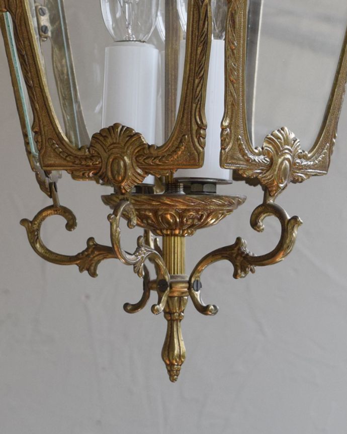 ガラスシェードのペンダントライト　照明・ライティング　リボンの装飾がエレガント五角形アンティークペンダントランプ（Ｅ17シャンデリア球付）。隅々まで美しい装飾です。(k-2134-z)