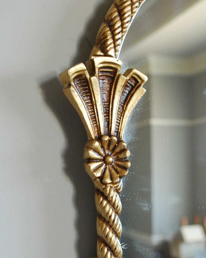 アンティーク ミラー（鏡）　アンティーク雑貨　ゴールドの装飾が美しい、イギリスのアンティークミラー。エレガントな装飾で縁取られた美しいミラー。(k-2155-z)