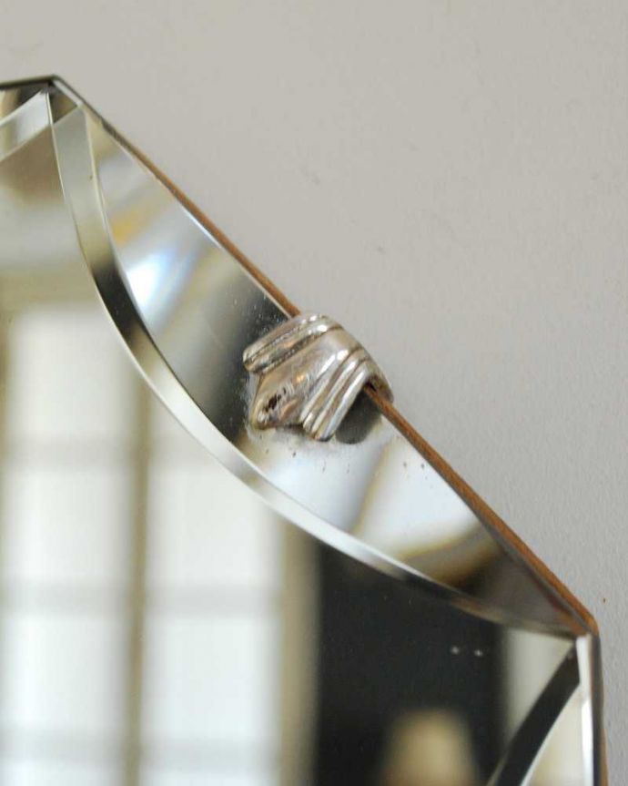 アンティーク ミラー（鏡）　アンティーク雑貨　縁どりの大ぶりのカッティングが綺麗な横長のアンティークミラー（壁掛け鏡）。現代のミラーの倍くらいの厚みがあるんです。(k-2158-z)