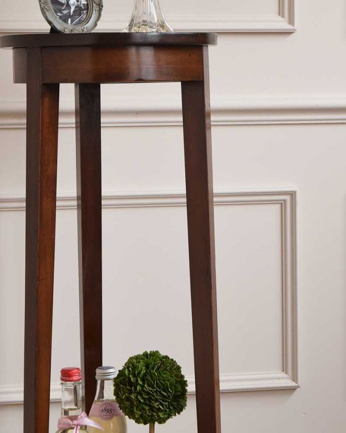 プランツスタンド・ケーキスタンド　アンティーク家具　英国輸入の美しい小さなアンティーク家具、マホガニー材のプランツスタンド。小さくてもアンティークの気品タップリ。(k-2171-f)