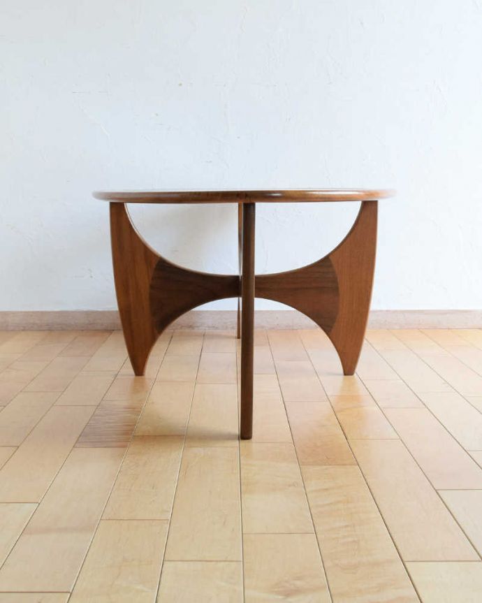 北欧デザインのヴィンテージ家具、ガラストップのGPLANのコーヒーテーブル (k2181f)｜アンティーク家具