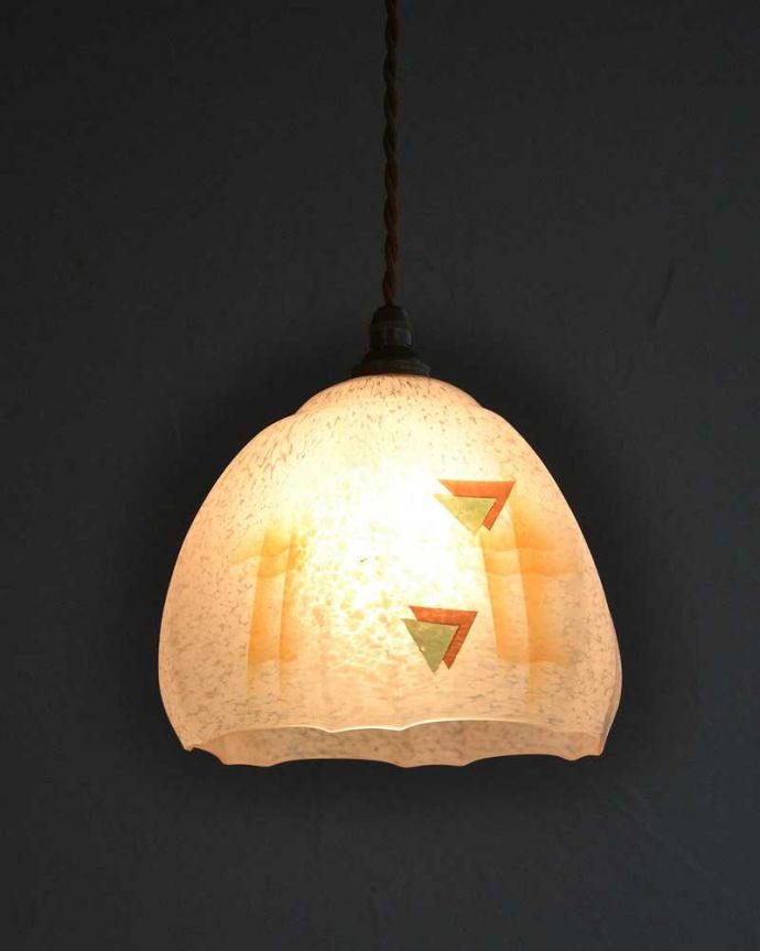 ペンダントライト　照明・ライティング　アールデコなデザインがオシャレにお部屋を彩るアンティークのペンダントライト（コード・シャンデリア電球・ギャラリーなし）。。(k-2193-z)