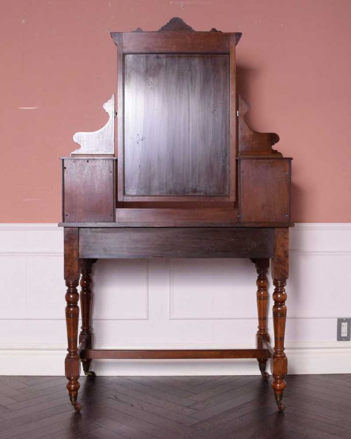 アンティークのドレッサー　アンティーク家具　英国のアンティーク家具、大きなミラーのドレッシングテーブル（デスク）。もちろん、後ろ姿もキレイです。(k-2212-f)