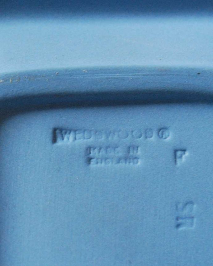 アンティーク 陶磁器の雑貨　アンティーク雑貨　英国アンティークのジャスパーウェア、長方形のウェッジウッドトレイ。ロゴがプリントされています。(k-2227-z)