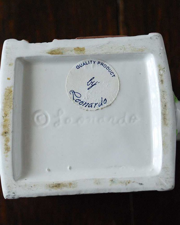 アンティーク 陶磁器の雑貨　アンティーク雑貨　イギリスで見つけた白いお家のアンティークティーポット。ロゴがプリントされています。(k-2229-z)