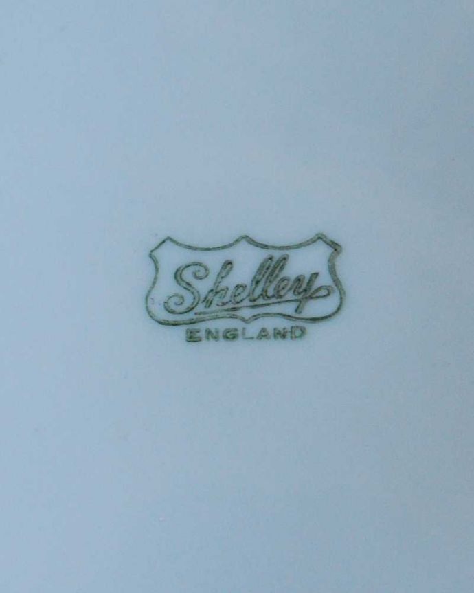 シェ―リー窯　アンティーク雑貨　リボンモチーフが可愛いアンティーク　プレート（Shelley/シェリー）。ロゴがプリントされています。(k-2273-z)