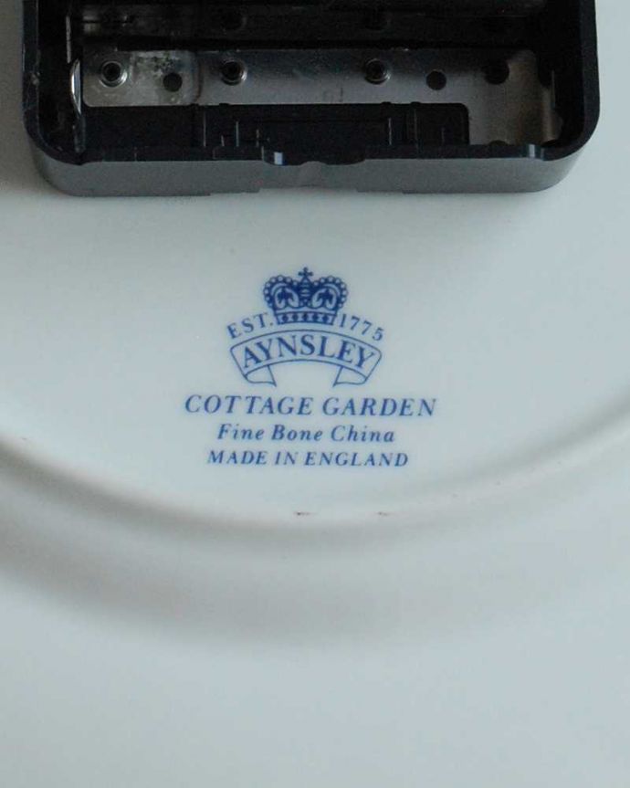 アンティーク その他の雑貨　アンティーク雑貨　イギリス王室御用達ブランド、アンティーク皿時計（Aynsley/エインズレイ）。ロゴがプリントされています。(k-2275-z)