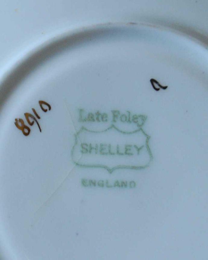 シェ―リー窯　アンティーク雑貨　可愛いお花模様のアンティーク　イギリスから届いたカップ＆ソーサー（Shelley/シェリー）。裏側を見てもらうと･･･ひっくり返して見ると、こんな感じのポーセリンマークを見つけることが出来ます。(k-2276-z)