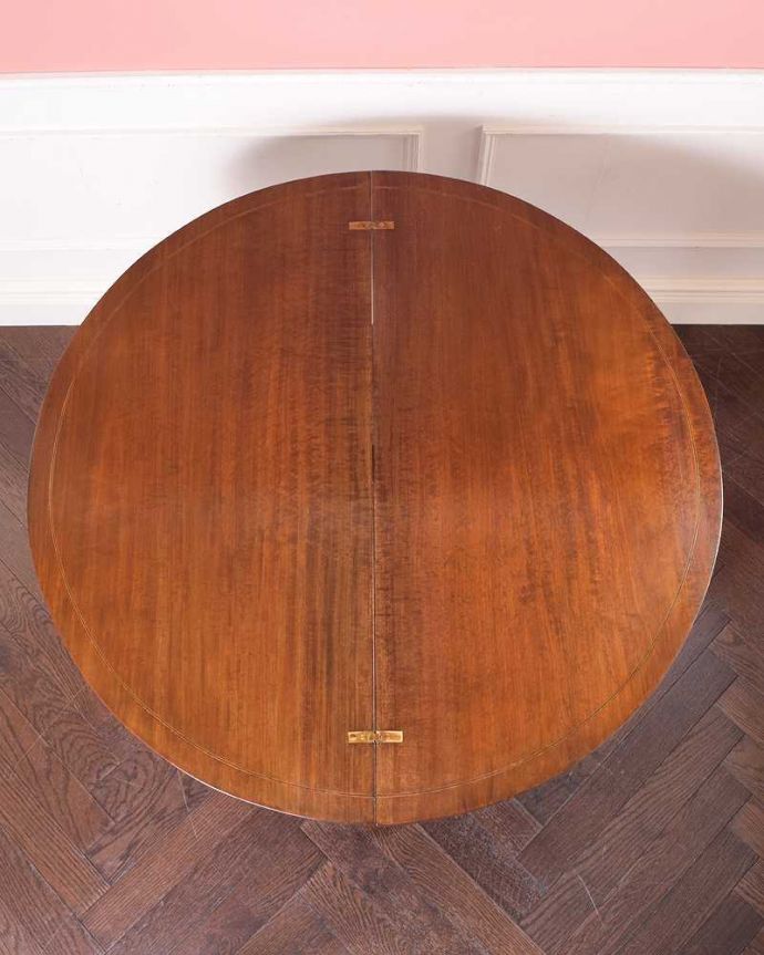 アンティークのテーブル　アンティーク家具　空間を彩るハーフムーンのアンティーク家具、象嵌が美しい棚付きのカードテーブル　。ゲーム天板がでてきますこのテーブルは、２WAYタイプ。(k-2279-f)